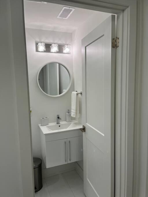Lovely One Bedroom Condo With Free Parking Ніагара-Фоллс Екстер'єр фото